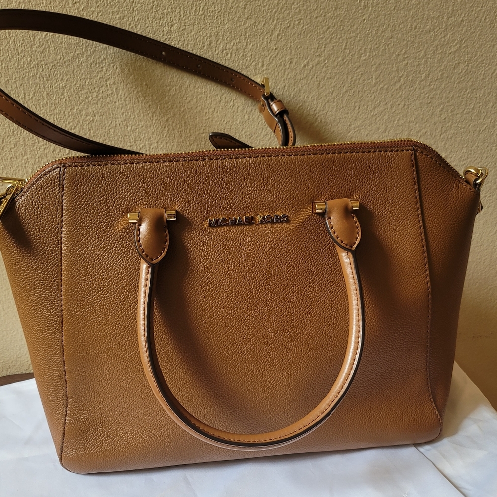 Michael Kors crossbody - Picture 10 of 16